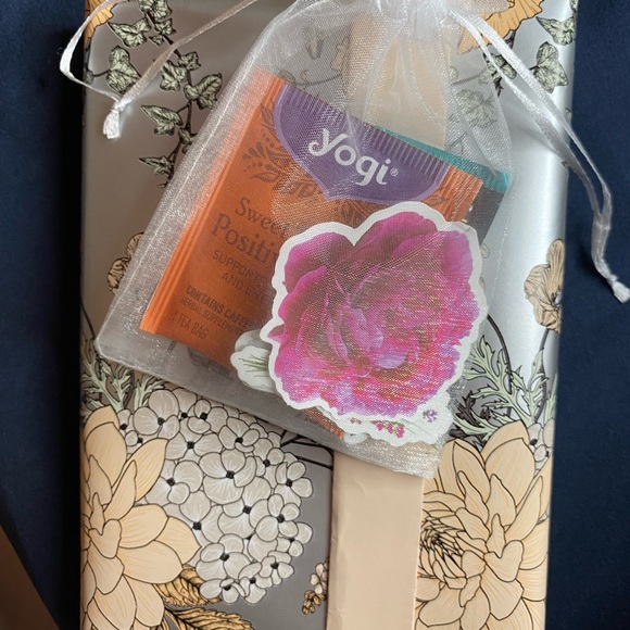 Blind Date with a Book 📕 Murder Mystery ❤️ - Picture 2 of 5